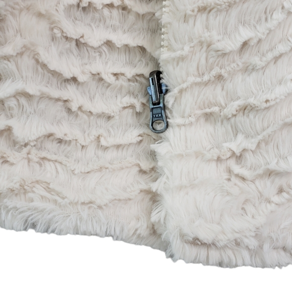 COPY - 🎉HP🎉Patagonia Pelage Fleece Jacket in Raw Linen - Picture 12 of 14